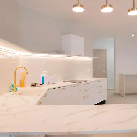 Ultra Modern Off St Julians Apartment *