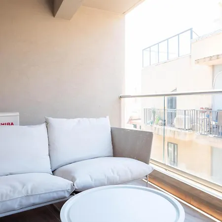 Ultra Modern Off St Julians Apartment *