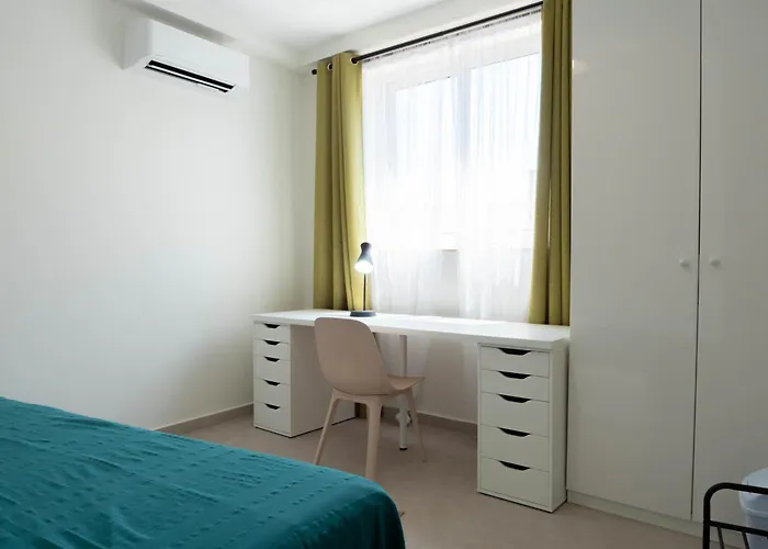 Ultra Modern Off St Julians * San Julián