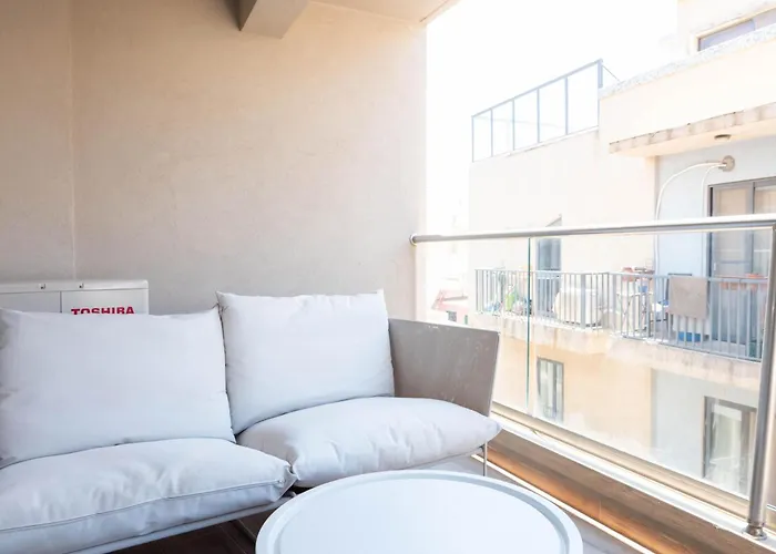 Ultra Modern Off St Julians Apartamento *
